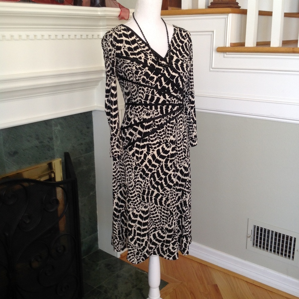 Dress - Picture 2 of 8